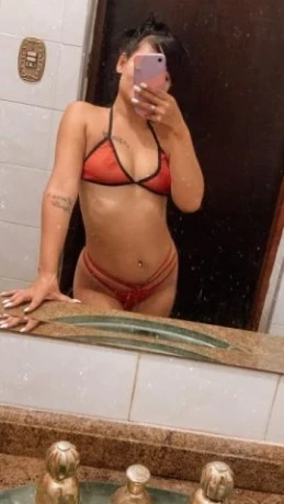 Camila Ferrari — 1 / 4