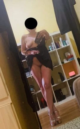 Manuela — 2 / 5
