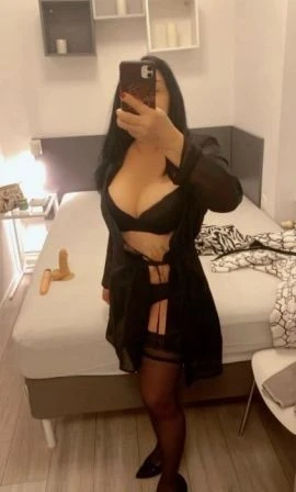 Laura — 3 / 4