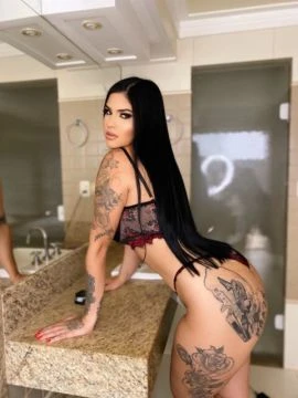 Laís Medeiros — 3 / 5