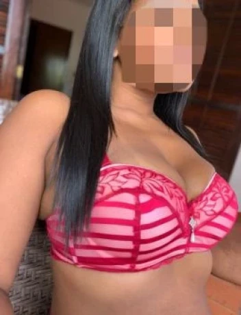 Laura Castelli — 4 / 5