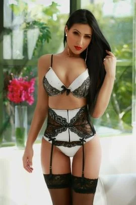 Leyla — 3 / 8