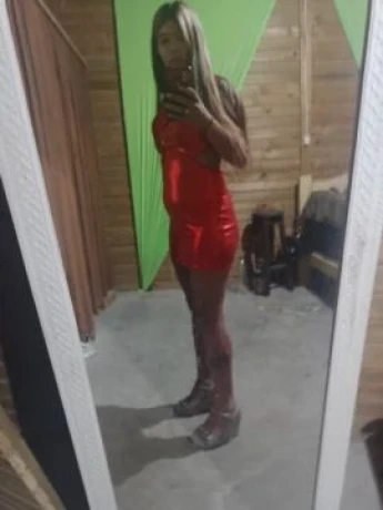 Dayane Souza — 1 / 4