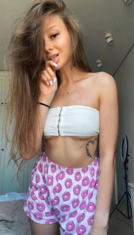 Julie — 6 / 8