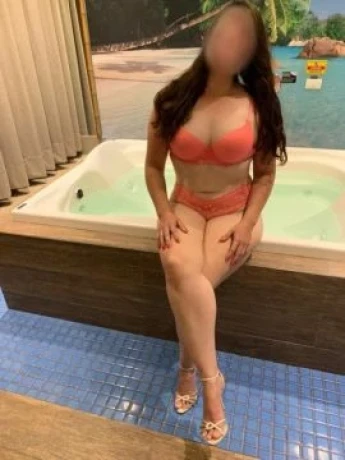 Natália Lins — 4 / 9