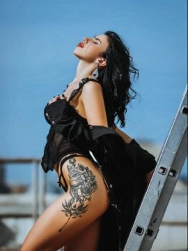 Linda Flavia — 4 / 9