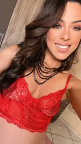 Luna Ferrero — 4 / 9