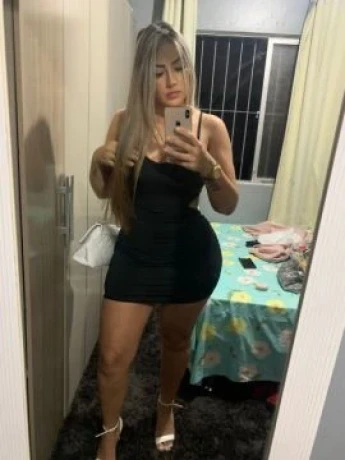 Laís Mendes — 8 / 9