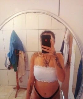 Clara Freitas — 4 / 5