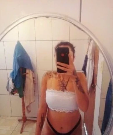 Clara Freitas — 4 / 5