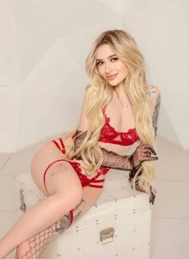 Angelina — 8 / 9
