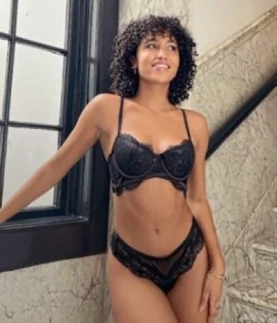 Jessie Jones — 1 / 4