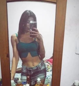 Lua Brito — 4 / 5