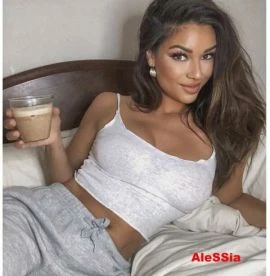 Alessia — 8 / 9