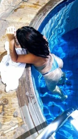 Jade Camargos — 3 / 4