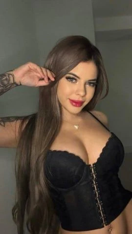 Laura — 2 / 7