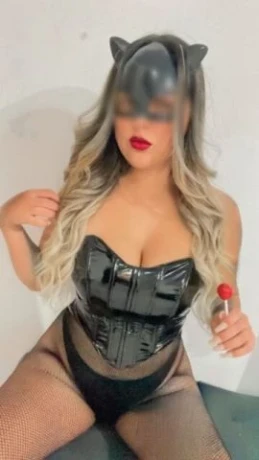 Jully Lins — 8 / 9