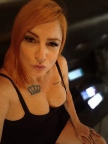 Lais Mello — 4 / 5