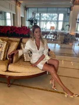 Classy Real Lady — 3 / 5