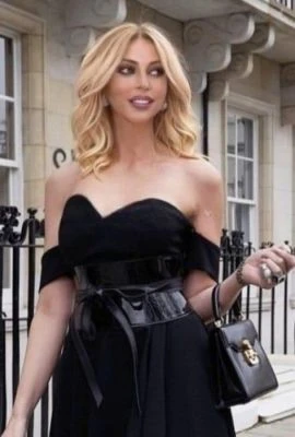 Julia, Escort, Paris