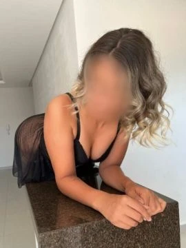 Bruna Mello — 5 / 9