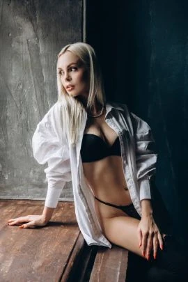 Lily — 2 / 6