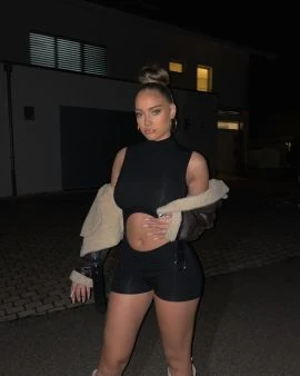 Stephanie — 3 / 6