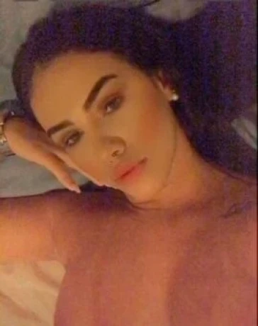 Camila Santos — 2 / 4