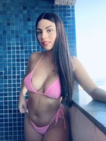 Larissa Castro — 2 / 6