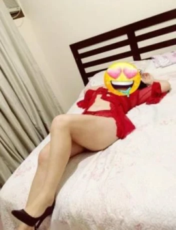 Liz Solares — 1 / 6