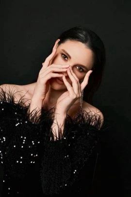Simona — 5 / 9