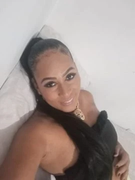 Paola Oliveira — 3 / 5