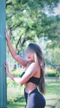 Laura Souza — 4 / 5