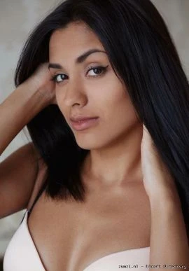 Nadia Young Escort — 2 / 4