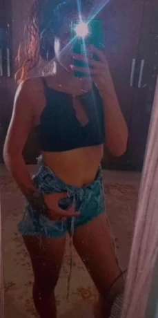 Julia Goulart — 3 / 5