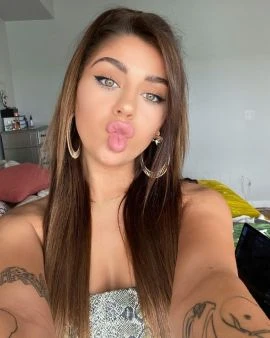 Andrea — 4 / 7