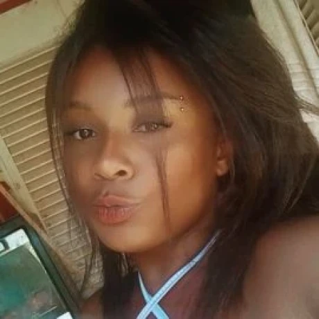 Mirella Bastos — 3 / 4