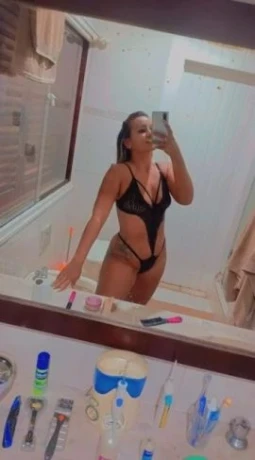 Amanda Carla — 1 / 5