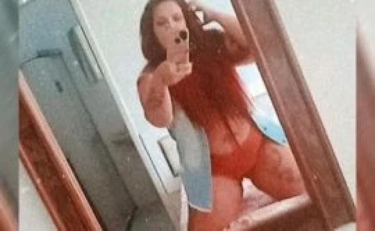 Ágatha Mello — 4 / 9