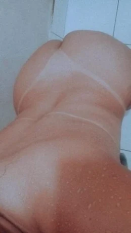 Karina Conceiçao — 2 / 4