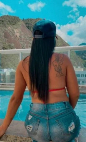 Júlia Oliveira — 3 / 6