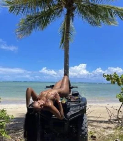 Helen Castro — 2 / 4