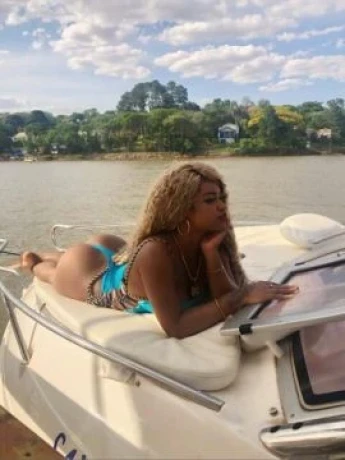 Karynne Lobato — 5 / 9