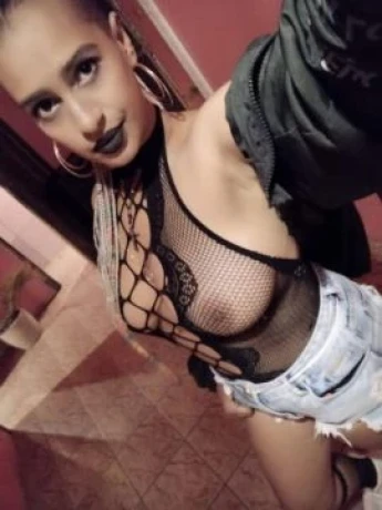 Karol Tavares — 4 / 5