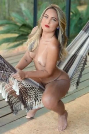 Karina Ferraz — 3 / 5