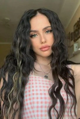 Arina — 7 / 9