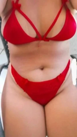 Agatha Moreira — 7 / 8