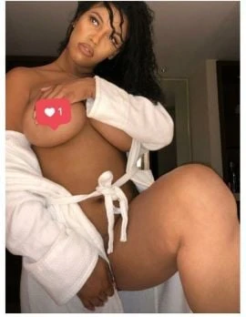 Nicole — 2 / 5