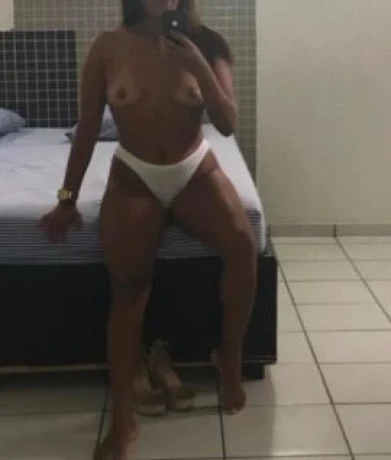 Kelly Dias — 8 / 9