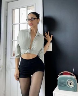 Elaina — 3 / 9